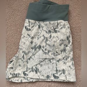 ATHLETA Trekkie north short size 8